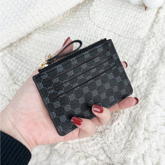 Handbags - ⚠️Clearance Black Patterned Zipper Cardholder / Wallet